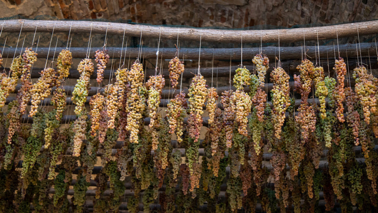 Vino passito che cos’è e come abbinarlo